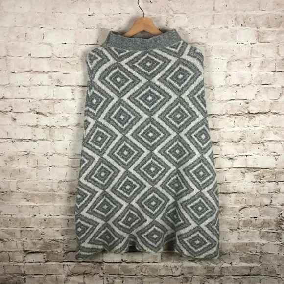 Anthropologie Sweaters - Anthropologie Moth Gray Ivory Wool Poncho Size XS